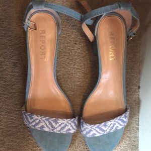 Strappy heels with slight design